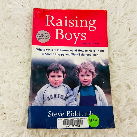 RAISING BOYS third edition why boys are different & how to help them book - Picture 1 of 8